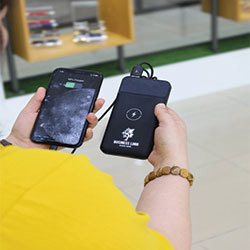Kenneth HK0400 Wireless Powerbank with LED Display & Lightup Logo